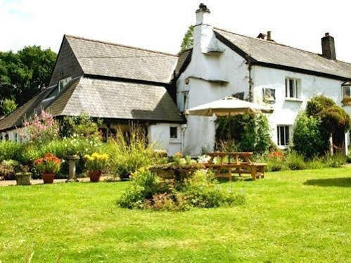 The Nobody Inn Christow Экстерьер фото